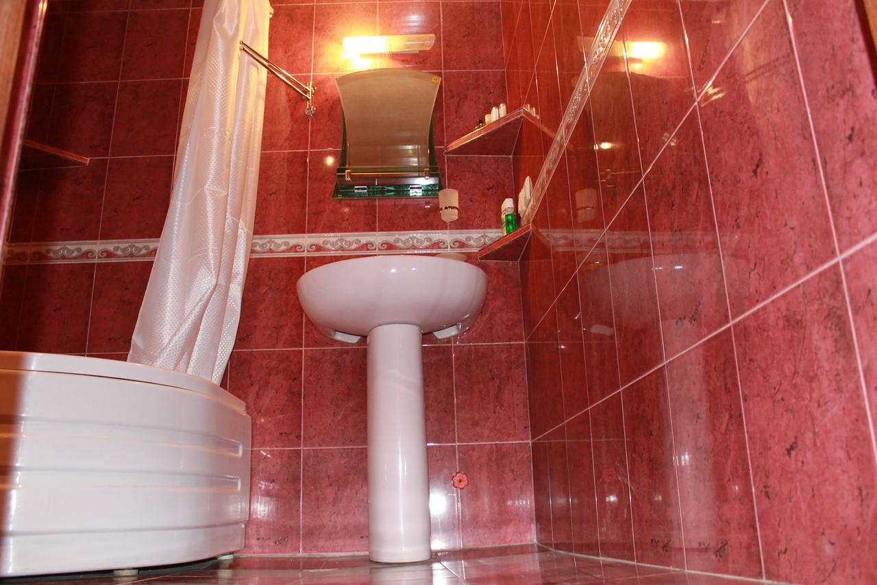 Salomes Apartment Tuti Borjomi Luaran gambar