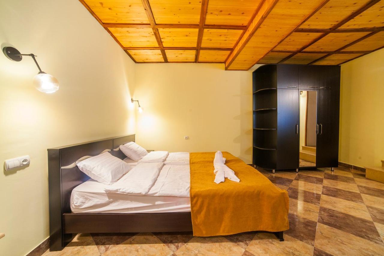 Salomes Apartment Tuti Borjomi Luaran gambar