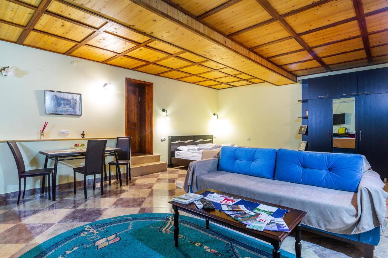 Salomes Apartment Tuti Borjomi Luaran gambar