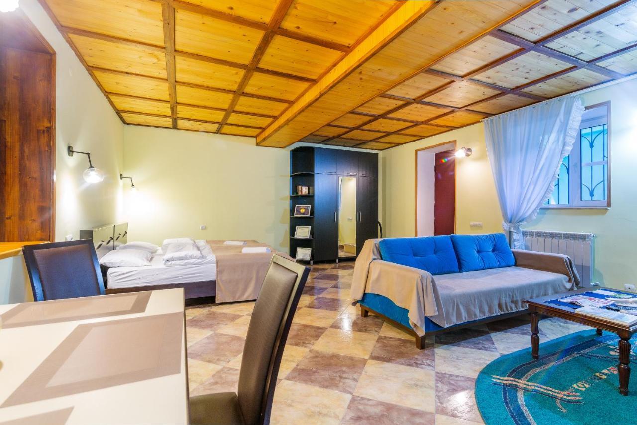 Salomes Apartment Tuti Borjomi Luaran gambar