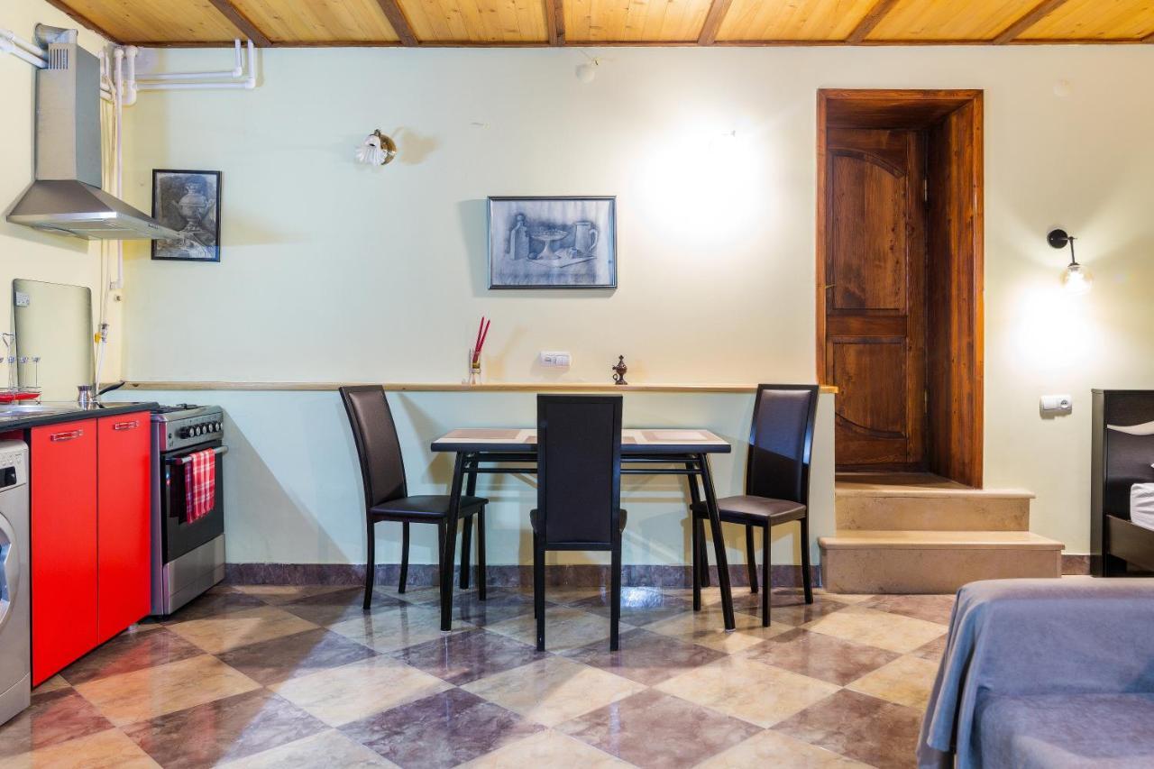 Salomes Apartment Tuti Borjomi Luaran gambar